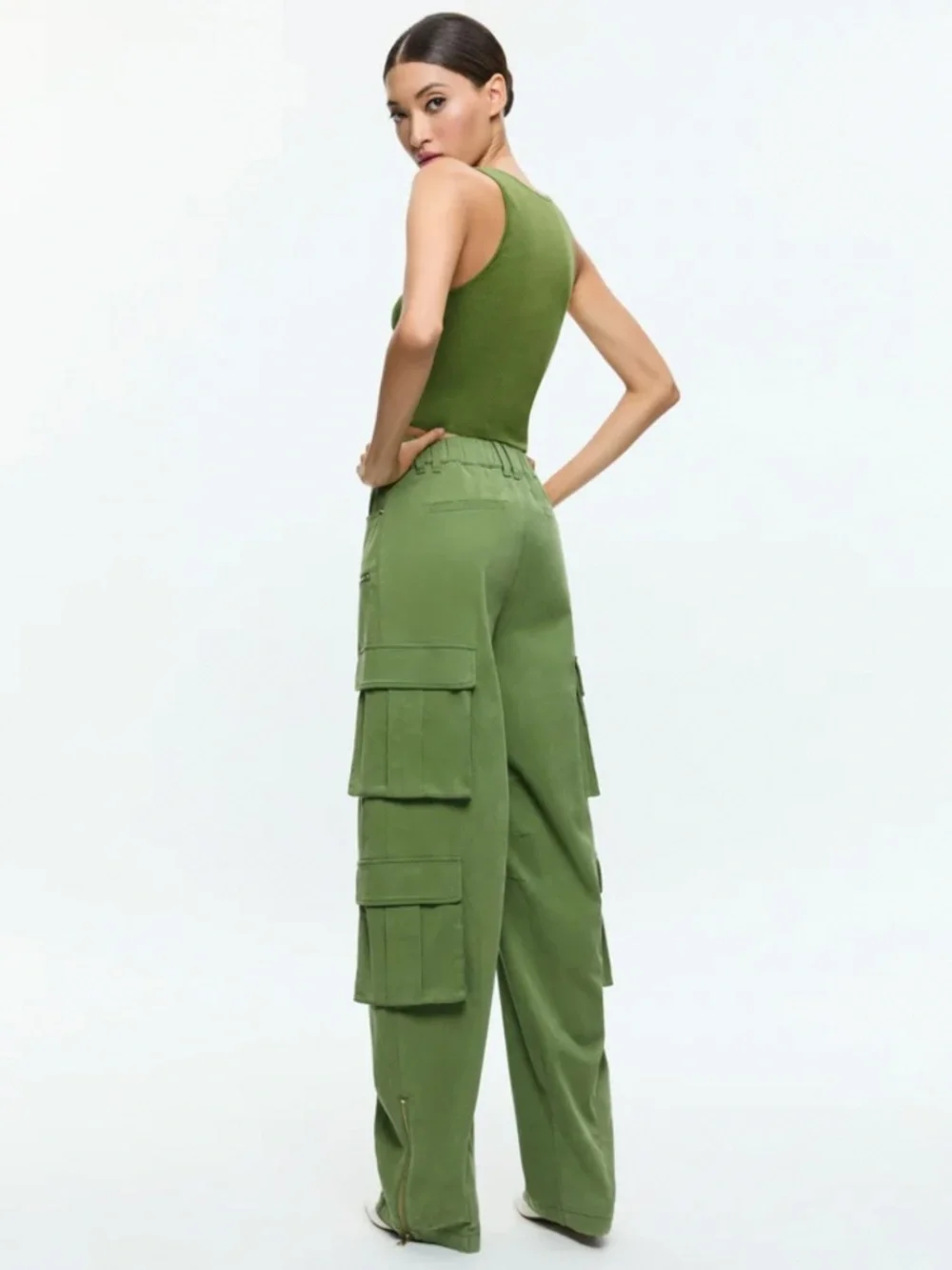 ALICE + OLIVIA AKERS OVERSIZED CARGO PANT - Picture 3 of 4